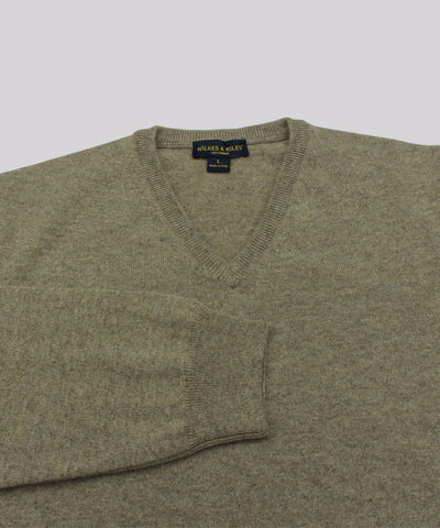 100% Cashmere Sweater W/ Loro Piana Yarn - Taupe V-Neck close up